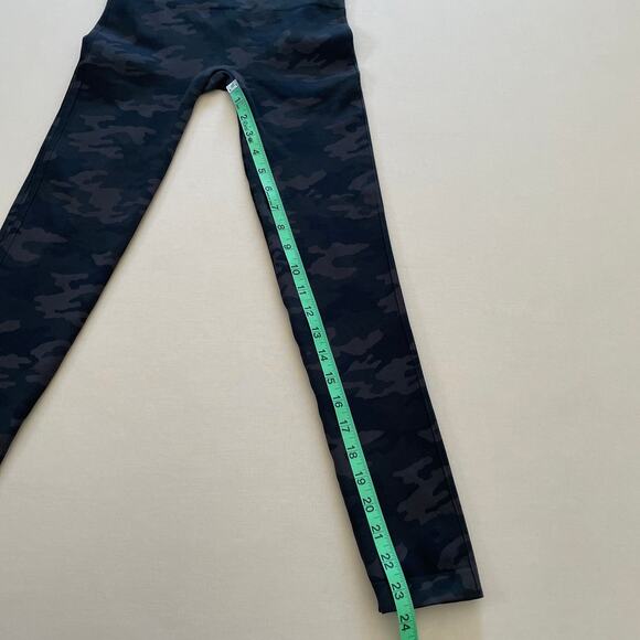 Spanx Leggings Womens Medium Grey Camo Look At Me Now Seamless Compression - Picture 5 of 5